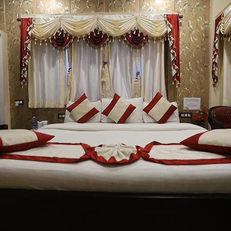 Hotel The Ranikhet Continental Zewnętrze zdjęcie