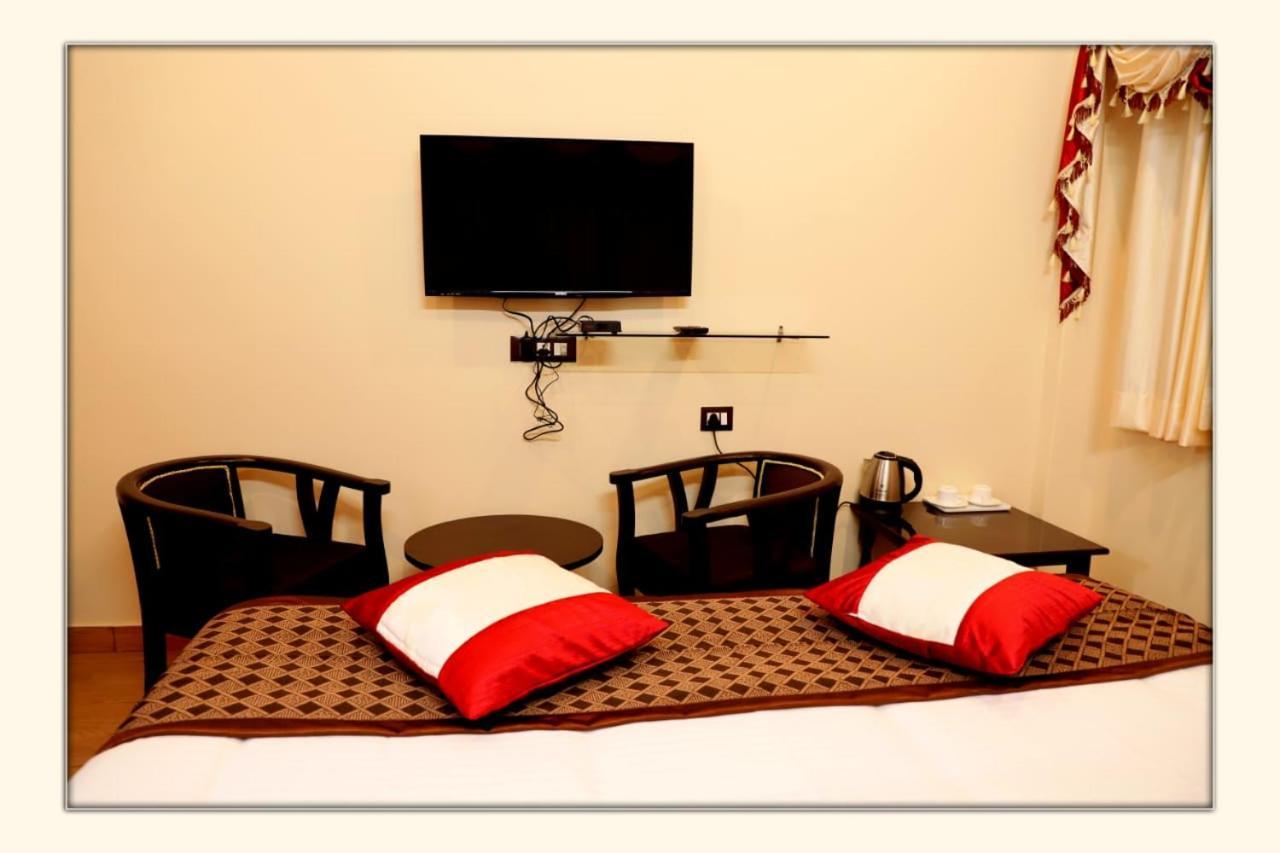 Hotel The Ranikhet Continental Zewnętrze zdjęcie