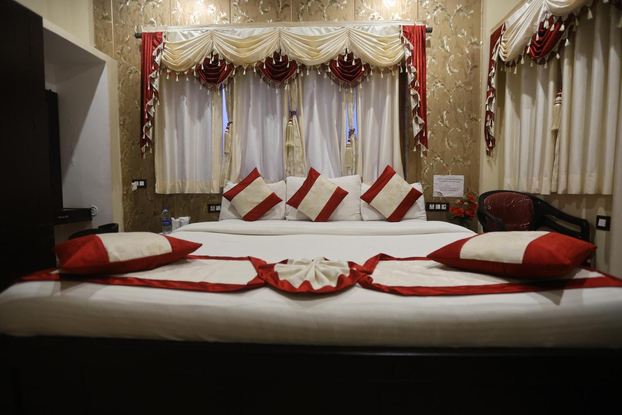 Hotel The Ranikhet Continental Zewnętrze zdjęcie