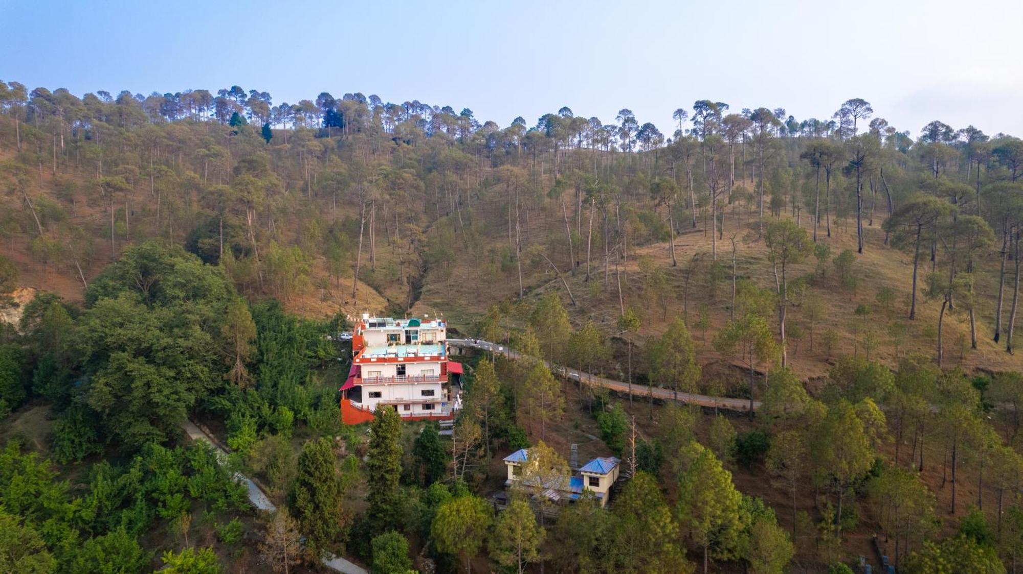 Hotel The Ranikhet Continental Zewnętrze zdjęcie