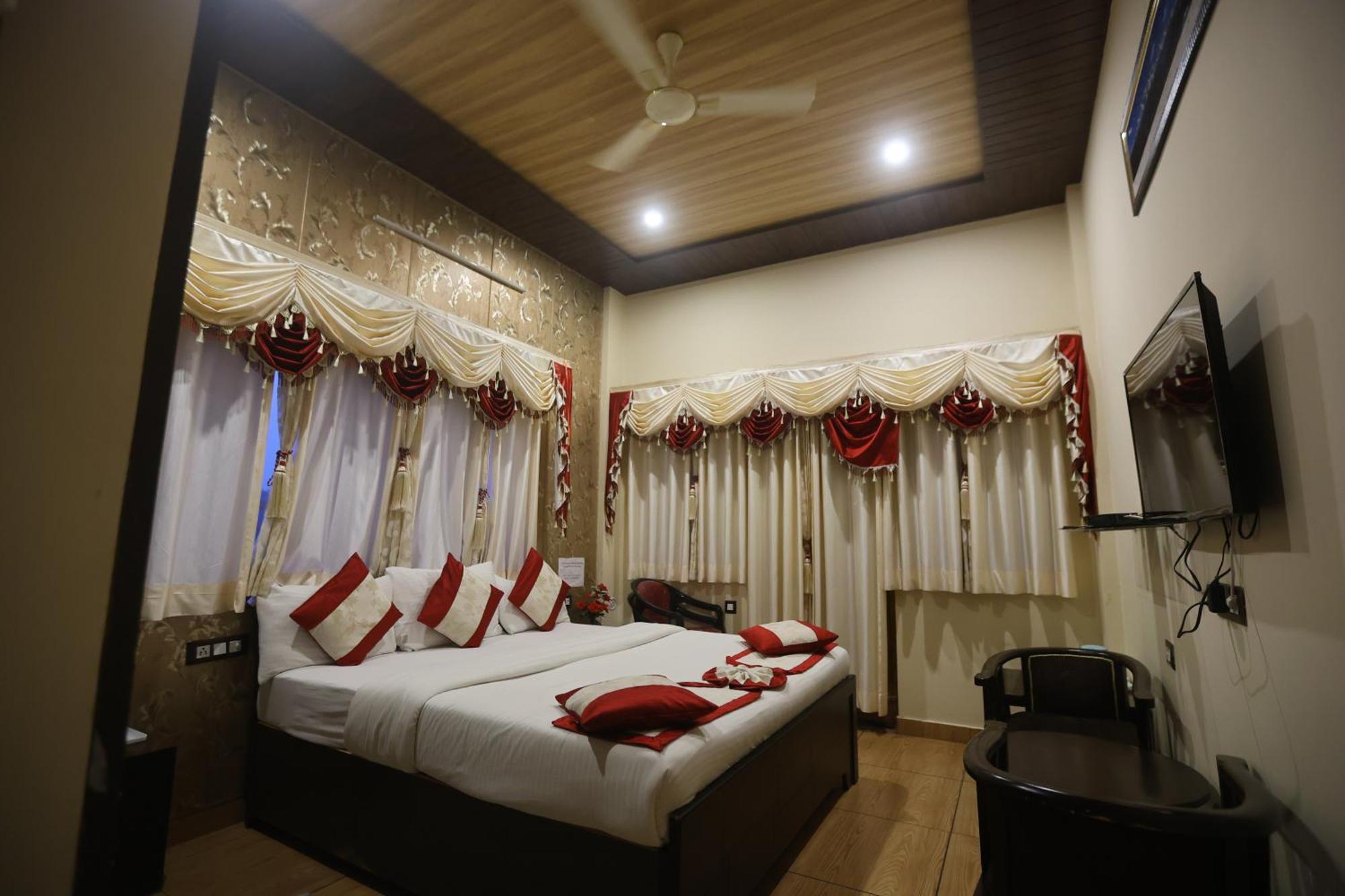 Hotel The Ranikhet Continental Zewnętrze zdjęcie