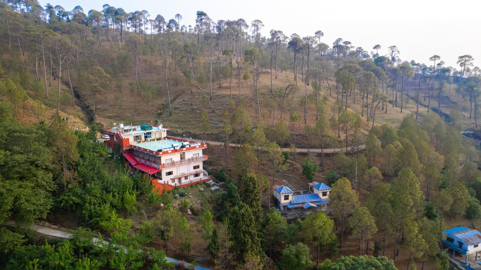 Hotel The Ranikhet Continental Zewnętrze zdjęcie